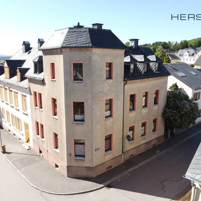 Wohnhaus mit Einliegerwohnung und ausgebautem Dachgeschoss